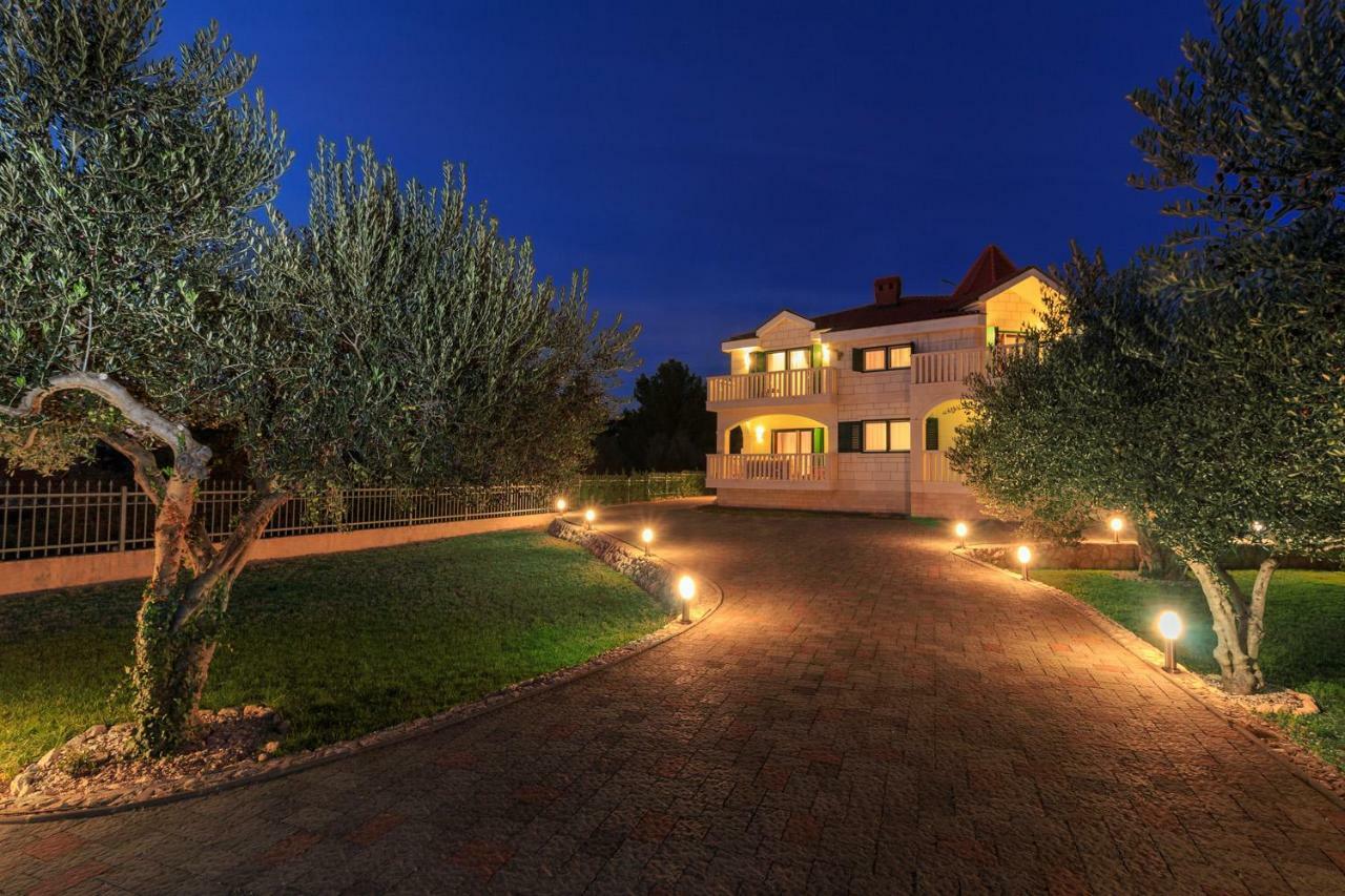 Villa Dream Srima Luaran gambar