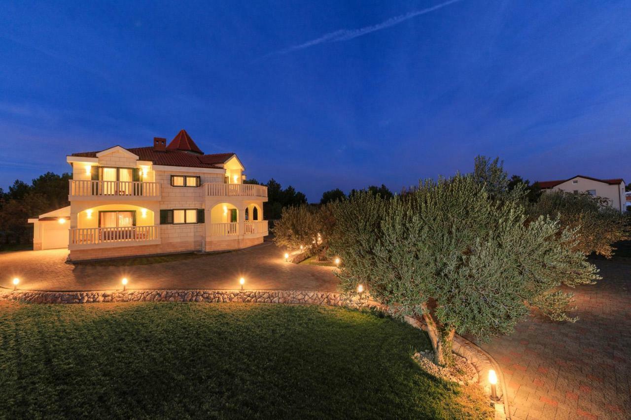 Villa Dream Srima Luaran gambar